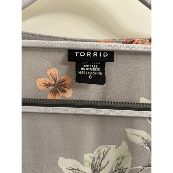 Torrid Babydoll Flare Sleeve Floral Top Blouse Size 0 V Neck Flowy Boho Plus - Picture 6 of 6